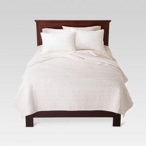 Threshold Raw Edge Quilt & Shams - Queen Size, White